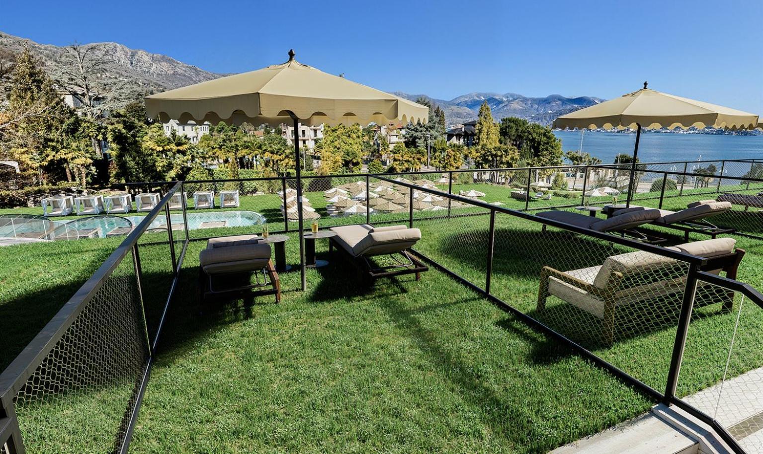 Deluxe Double with side view of the lake and the pool, with the terrace